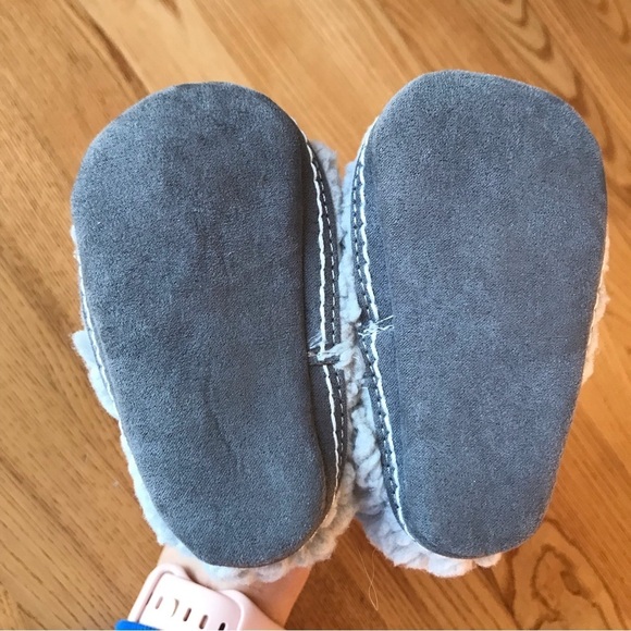 Booties soft soled 0-6 month shoes booties gray animal gift faux fur Robeez stri - Picture 3 of 9